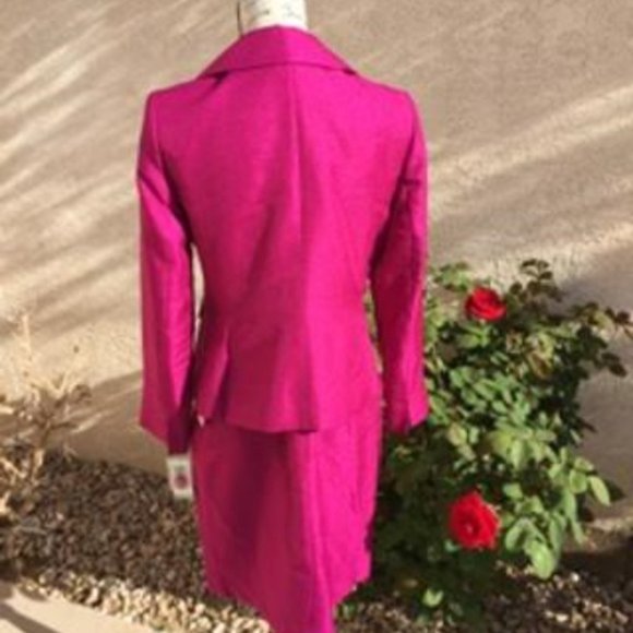 Stunning Magenta Pink Le Suit Skirt Set Size 6P - Picture 4 of 9